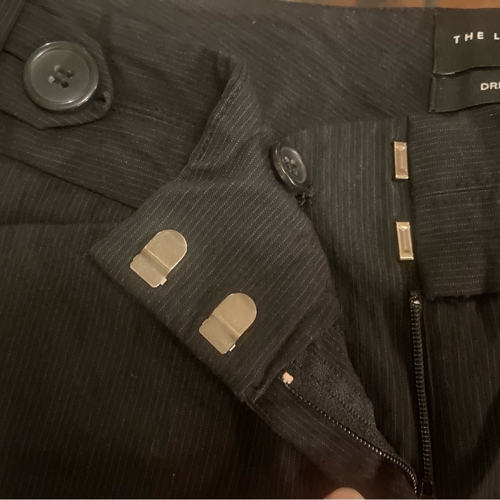 The Limited Black Button and Zip, Drew Fit shorts Size 6 EUC - Picture 3 of 6